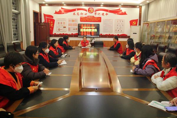 4.学校召开应急疏散演练筹备小组会