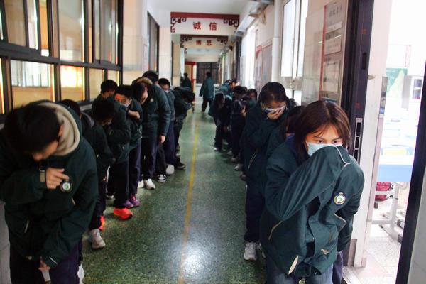 7.各班有序进行疏散演练