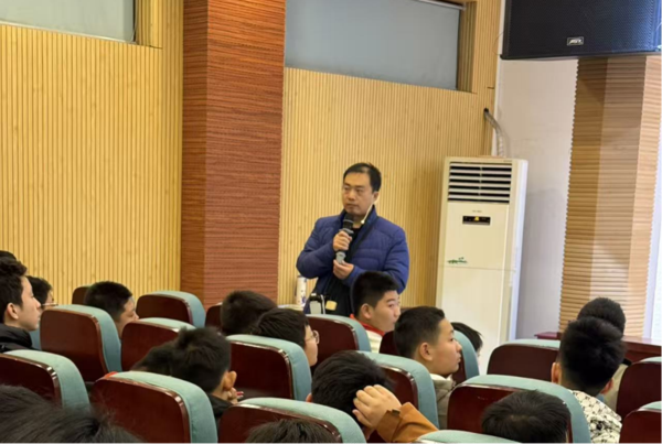 科普讲座现场照片3