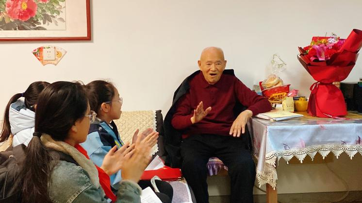 百岁老人的家国课