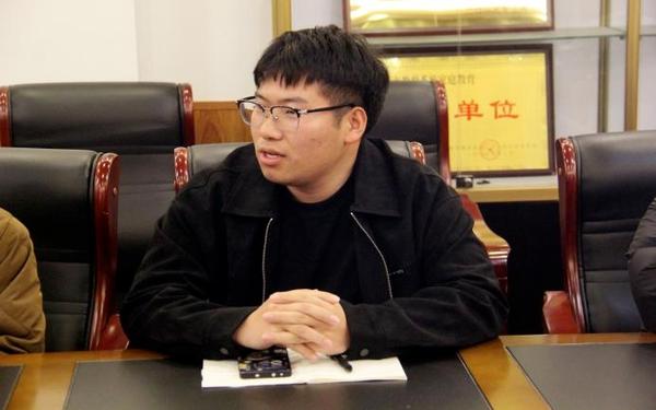 实习教师代表武海江发言